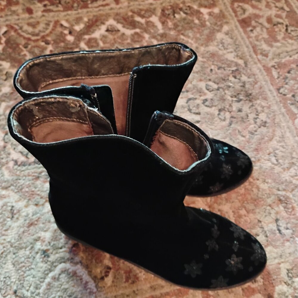 Joyfolie girl boots size 4